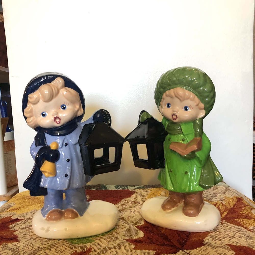 Christmas Carolers with lanterns Holland Mold 1960s ceramics